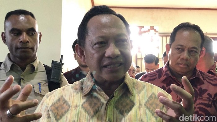 Menteri Dalam Negeri Tito Karnavian saat diwawancarai di Bali, Selasa (8/10/2024).