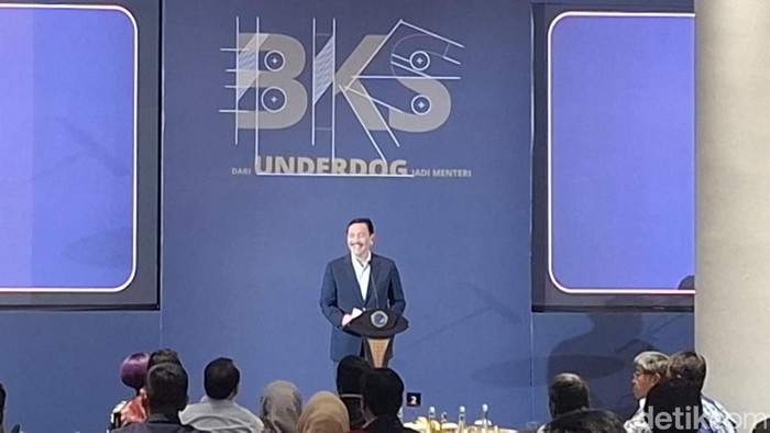 Menteri Koordinator Bidang Kemaritiman dan Investasi Luhut Binsar Pandjaitan hadir dalam peluncuran buku Biografi dari Menteri Perhubungan RI Budi Karya Sumadi (BKS) berjudul BKS dari Underdog Jadi Menteri. Belia/detikcom