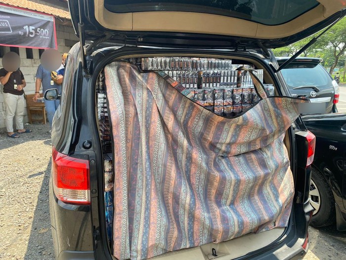 Mobil bermuatan rokok ilegal diamankan petugas Bea Cukai di Pantura Kudus, Jawa Tengah. Diunggah Selasa (8/10/2024).