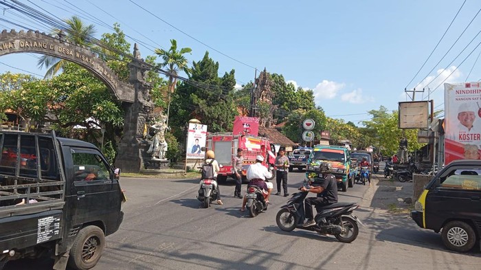 Mobil damkar Klungkung terlibat tabrakan saat menuju lokasi kebakaran, Selasa (8/10/2024).