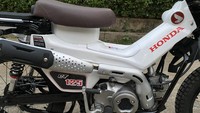 Biaya modifikasi Rp 18-20 jutaan. Kalau belum punya motornya, bisa beli bahannya harga Rp 5 jutaan, yang penting surat-suratnya lengkap, ungkap pemilik Insan Motor Bekasi, Yustinus Erwan Santoso, kepada detikOto, Selasa (8/10/2024). Foto: Insan Motor Bekasi