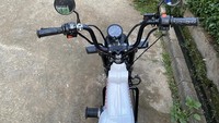 Untuk lampu depannya pakai daymaker 5,75 inci, spidometer pakai aftermarket, dan sokbreker depan pakai punya Honda CBR, tambah pria yang akrab disapa  Yoes sambil mengatakan proses modifikasi ini memakan waktu hingga dua bulan. Foto: Insan Motor Bekasi