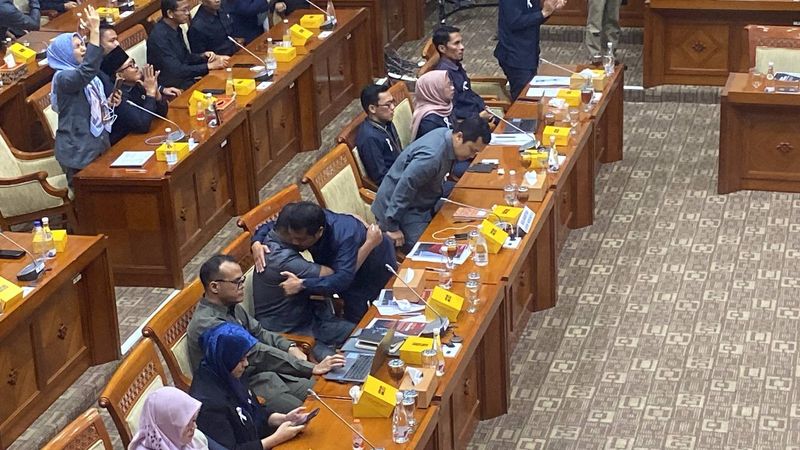 Momen para Hakim menangis di rapat DPR RI ketika Prabowo ikut bicara soal kesejahteraan hakim