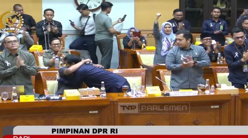 Momen para Hakim menangis di rapat DPR RI ketika Prabowo ikut bicara soal kesejahteraan hakim