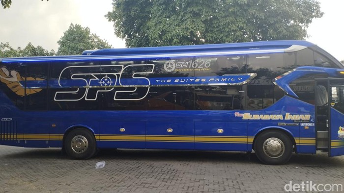 Armada sleeper bus New Surabaya Indah yang melayani rute Bima-Mataram.