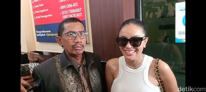 nikita mirzani Nikita Mirzani dan pengacaranya