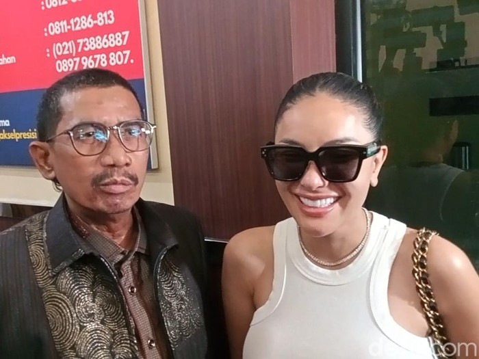 Nikita Mirzani dan pengacaranya