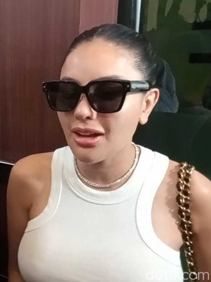 nikita mirzani Nikita Mirzani dan pengacaranya