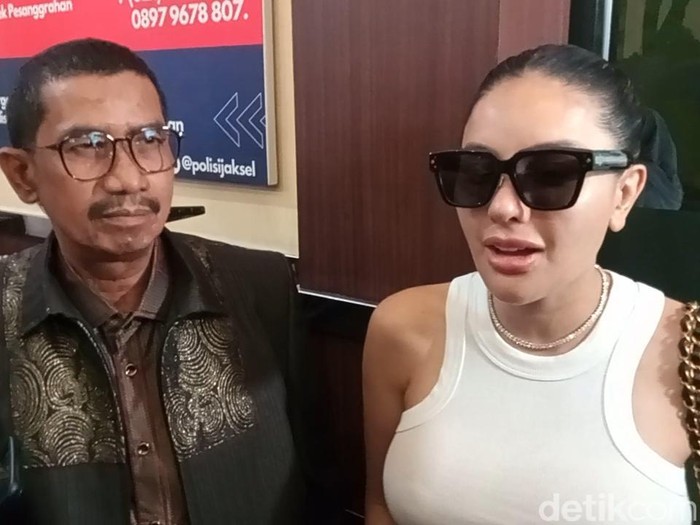 Nikita Mirzani dan pengacaranya