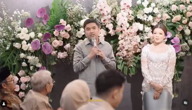 Aisha sendiri diketahui merupakan seorang presenter sekaligus penyiar radio di Jak 101 FM. Pekerjaannya itu membuat Aisha juga cukup dikenal oleh publik. Foto: Instagram/@aishalahtiba