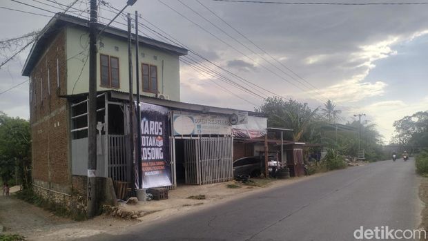 Penampakan baliho kotak kosong di Jalan Bambu, Maros. Reinhard Soplantila/detikSulsel