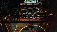 Menara miniatur ini juga dilengkapi dengan lampu-lampu yang dapat menyala di malam hari, menambah keindahannya dan menciptakan suasana spektakuler di lingkungan sekitarnya. 