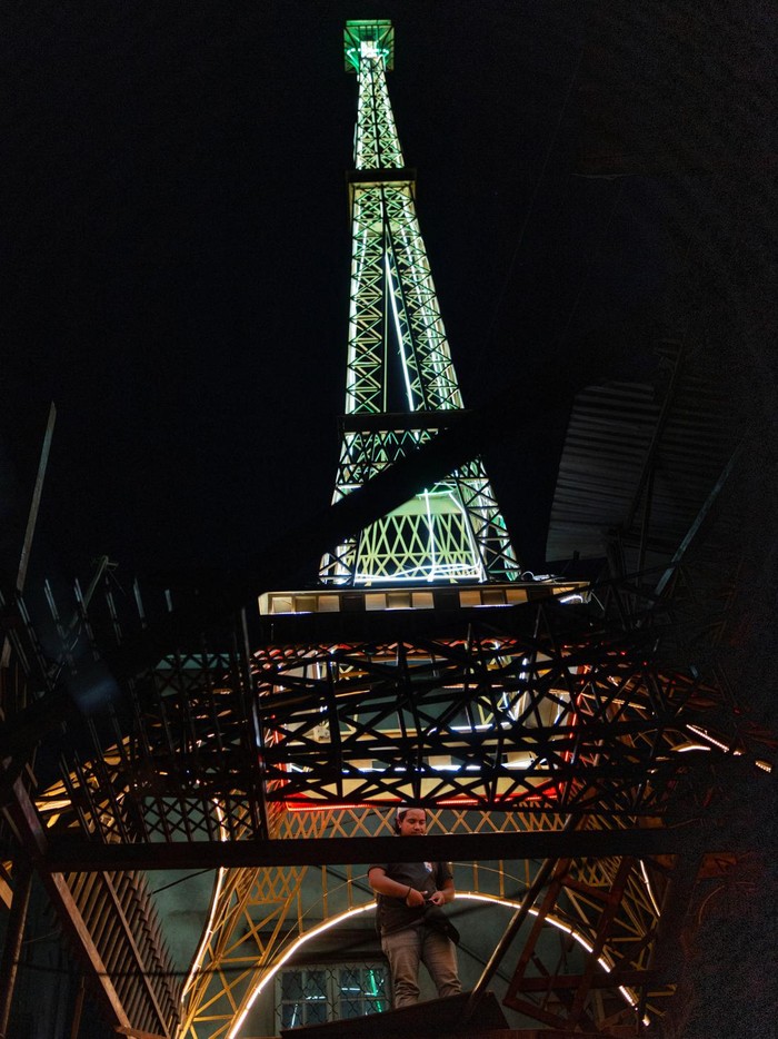 A 12 meter high miniature model of the Eiffel Tower named Touruffin assembled by Ampasapito craftsman Ruffin Rakotomalala stands in Ampasampito neighbourhood of Antananarivo, Madagascar October 7, 2024. REUTERS/Zo Andrianjafy