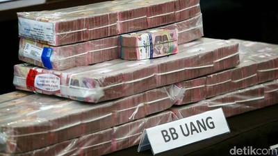 Penampakan Tumpukan Duit Barbuk Judol yang Dikendalikan WN China