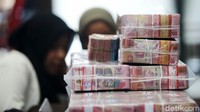 Uang yang disita dalam pecahan Rp 100 ribu.