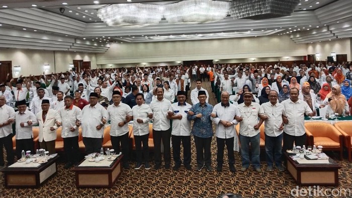 Pengukuhan tim pemenangan Jabar ASIH.