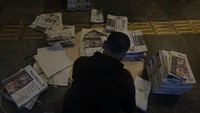 Sesampainya koran di Cikapundung, para agen langsung bergegas membagi-bagi koran guna kelak dibawa oleh para loper.