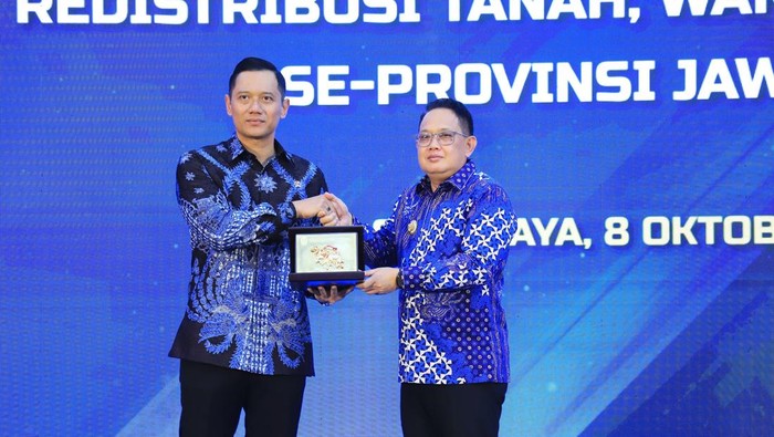 Pj Gubernur Jatim Adhy Karyono bersama Menteri ATR-Ketua BPN.