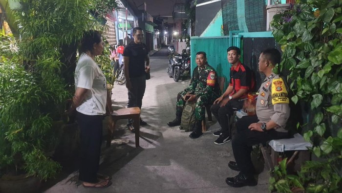 Polisi Cek TKP Viral Velg Motor Warga Depok Dicuri