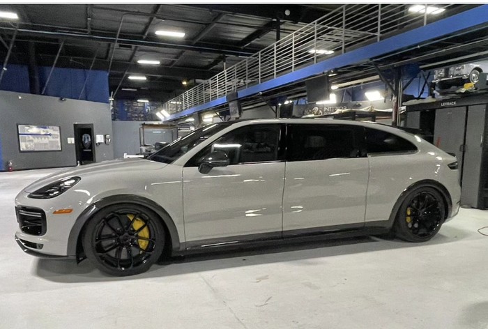 Porsche Cayenne Turbo GT Minivan hadiah Mark Zuckerberg buat sang istri
