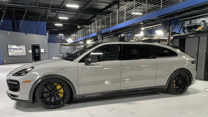 Porsche Cayenne Turbo GT Minivan hadiah Mark Zuckerberg buat sang istri