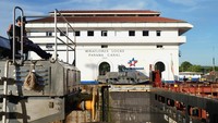 Terusan Panama merupakan kanal yang dikelola oleh Republik Panama di Amerika Tengah yang menghubungkan Samudra Atlantik dengan Samudra Pasifik melalui Tanah Genting Panama yang sempit. Terusan Panama membentang sepanjang sekitar 65 km dari garis pantai dan sekitar 82 km dari perairan dalam Atlantik hingga Pasifik.  