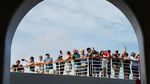 Potret Kapal Pesiar Brilliance of the Seas Melewati Terusan Panama