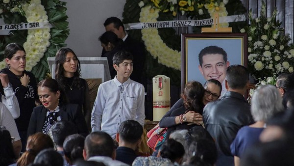 Prosesi Pemakaman Wali Kota di Meksiko yang Dibunuh