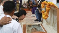 Pihak berwenang mengonfirmasi pembunuhan itu setelah foto yang beredar di aplikasi pesan singkat WhatsApp menunjukkan potongan kepala mirip dengan Arcos. Foto-foto memperlihatkan kepala terpenggal di atas mobil pikap. AP Photo/Alejandrino Gonzalez