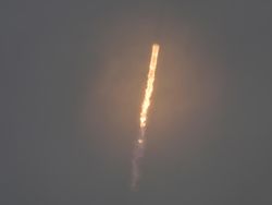 Roket SpaceX Falcon 9 Meluncur, Selidiki Asteroid yang Ditabrak Wahana NASA