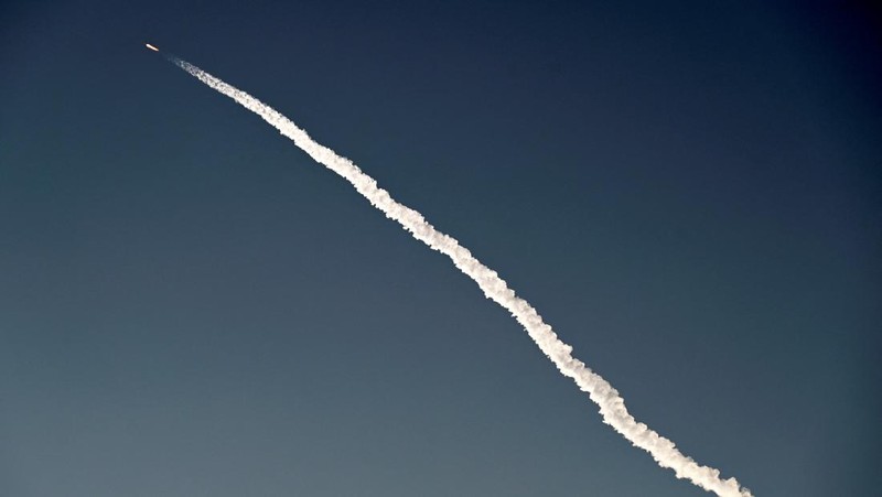 A SpaceX Falcon 9 rocket lifts off from launch complex-40 carrying the European Space Agency Hera spacecraft on a mission to the asteroid Dimorphos, at the Cape Canaveral Space Force Station, in Cape Canaveral, Florida, U.S., October 7, 2024. REUTERS/Steve Nesius