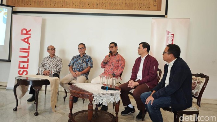 Menyoal praktik ilegal RT RW Net di tengah-tengah masyarakat.