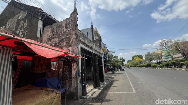Rumah di Jalan Jamika, Kota Bandung yang kerap dikaitkan dengan lokasi jatuhnya pesawat latih 1996 silam