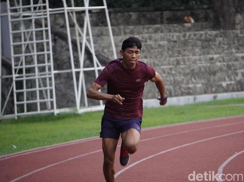 Sapto Yogo Purnomo saat berlatih di Stadion Sriwedari, Kota Solo, Jumat (4/10/2024) sore.