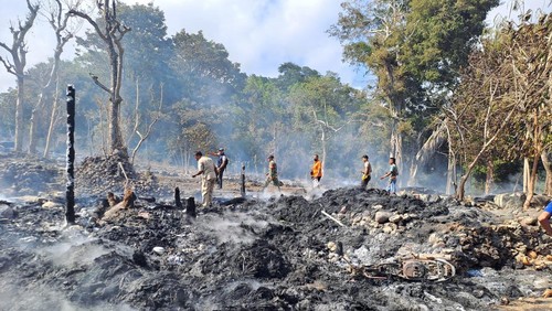 Sebanyak 10 rumah milik warga di Kampung Kahale, Desa Haronakalla, Kecamatan Laboya Barat, Sumba Barat,  NTT, ludes terbakar. (Dok. Polres Sumba Barat)