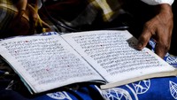 Biasanya setelah panen raya, padi dijemur di lantayan atau tempat penjemuran padi selama hampir tiga minggu, dilanjutkan dengan selamatan yang diikuti membacakan doa aksara Pegon Sunda pada malam harinya.  