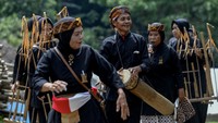 Ritual yang menggambarkan rasa syukur dalam menjaga alam dan kesejahteraan desa itu menjadi sebuah perayaan warisan yang syarat makna, di tengah lanskap desa yang subur, asri menjadikan Seren Taun bagian tak terpisah dari identitas masyarakat.  