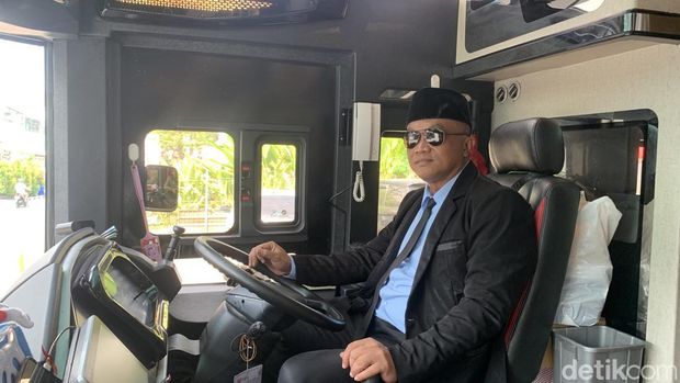 Iwan, salah satu sopir bus sleeper MTrans.