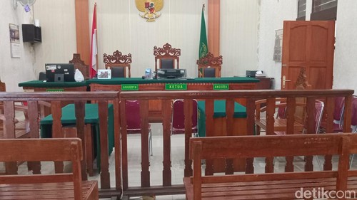 Suasana salah satu ruang sidang di PN Denpasar, Selasa (8/10/2024). (Foto: Aryo Mahendro/detikBali)