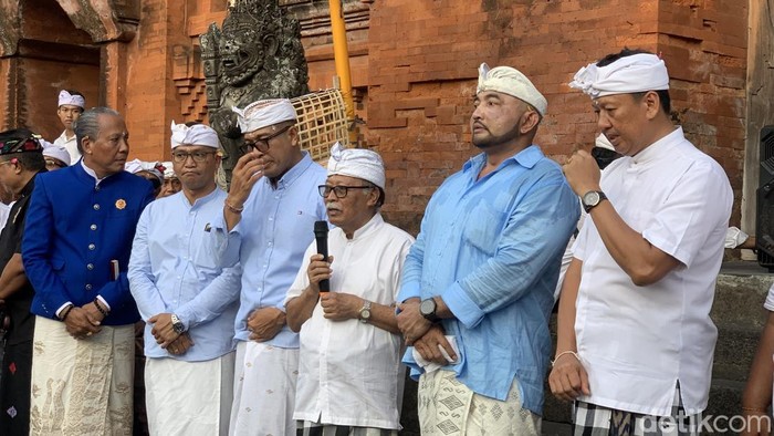 Tokoh Puri Pemecutan Badung mendukung dan merestui Mulia-PAS untuk jadi gubernur dan wakil gubernur Bali di Puri Pemecutan Badung, Denpasar, Selasa (8/10/2024). (Rizki Setyo)