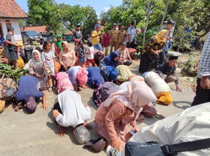 Sujud Syukur Warga Desa Cengal Hak Atas Tanahnya Kini Diakui