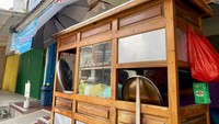 Bakso Big Top awalnya berjualan menggunakan gerobak sederhana dan keliling area perumahan tersebut. Usaha ini rupanya sudah ada sejak tahun 90-an. Foto: detikFood