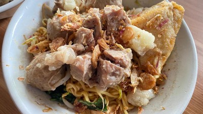 Warung Bakso Wonogiri Legendaris Ini Sehari Ludes 45 Kg Bakso