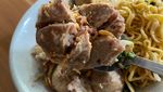 Warung Bakso Wonogiri Legendaris Ini Sehari Ludes 45 Kg Bakso