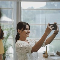 Meskipun hanya bergaji Rp 6 juta per bulan, Kaluna berhasil menabung hingga Rp 300 juta demi bisa membeli rumah, berkat penerapan gaya hidup frugal living yang ketat. Film yang diadaptasi dari buku karya Almira Bastari ini berhasil membawa pesan inspiratif tentang pengelolaan keuangan pribadi.Foto: dok. Instagram @yunitasiregar