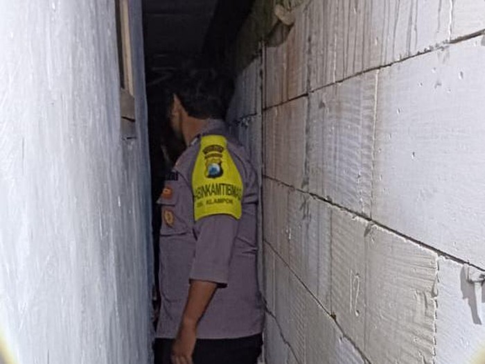 Akses jalan rumah warga di Singosari Malang ditembok tetangga