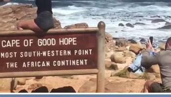 Nah kan jatuh... Foto: Influencer in The Wild via Boredpanda