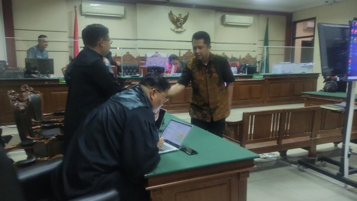 Ari Suryono (baju batik), eks Kepala BPPD Sidoarjo