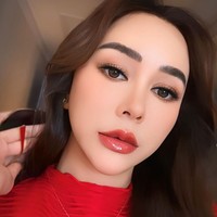 Aura Kasih sendiri belum buka suara terkait gosip yang menyebut dirinya menjalani operasi plastik. Selama ini Aura sendiri memang dikenal sebagai salah satu penyanyi tanah air yang memiliki paras menawan dan body goals idaman para wanita. Foto: Instagram/@aurakasih