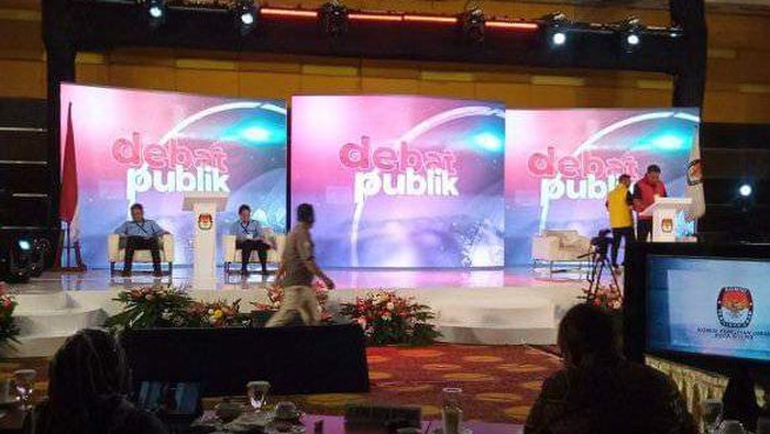 Debat Pilwakot Bitung di Grand Kawanua Hotel Manado pada Minggu 6 Oktober 2024.